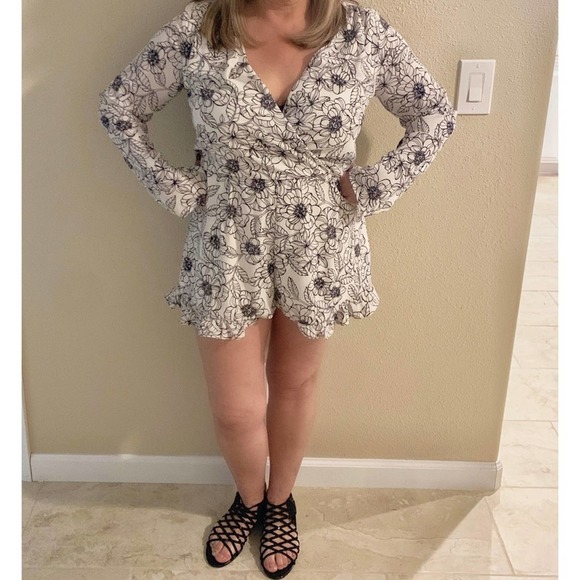 Nordstrom Floral V-neck Romper in White Size Sm - Picture 5 of 7